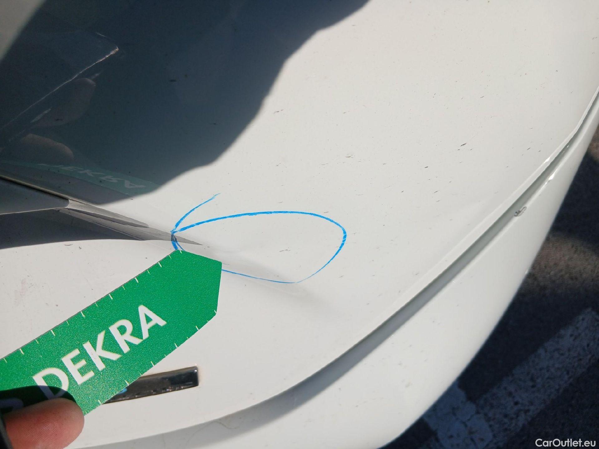  Renault  Zoe RENAULT  / 2013 / 5P / berlina con portón Limited 40 R110 -18 #33