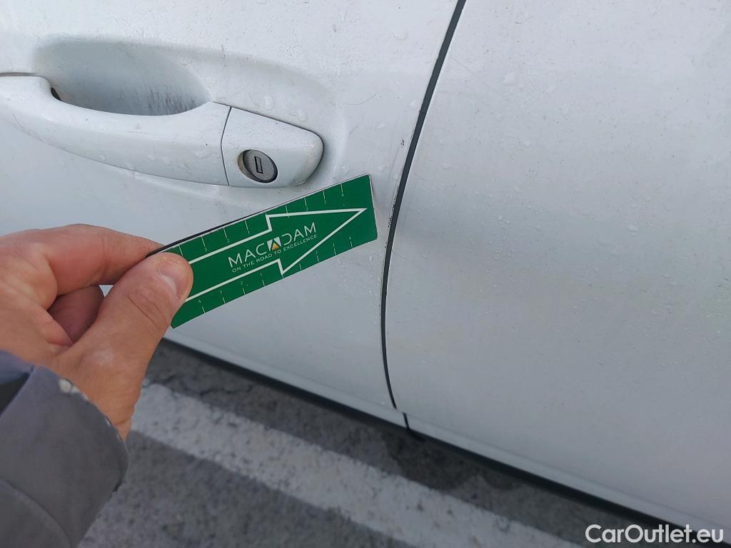  Citroen  C4 Cactus CITROEN  / 2018 / 5P / berlina con portón PureTech 81KW (110CV) S&S Shine (CX) #12