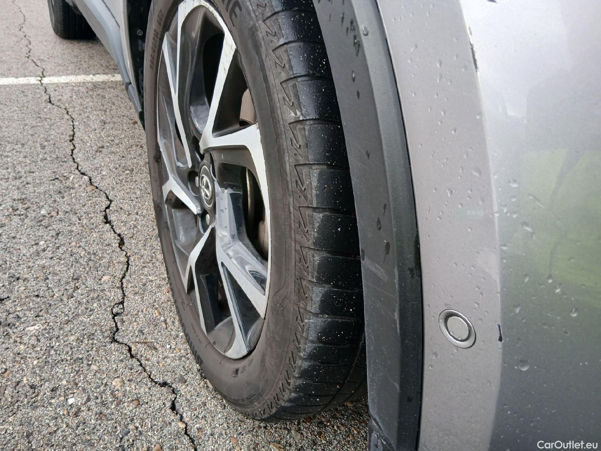  Toyota  C-HR TOYOTA  / 2016 / 5P / todoterreno 1.8 125H Advance (CX) #38