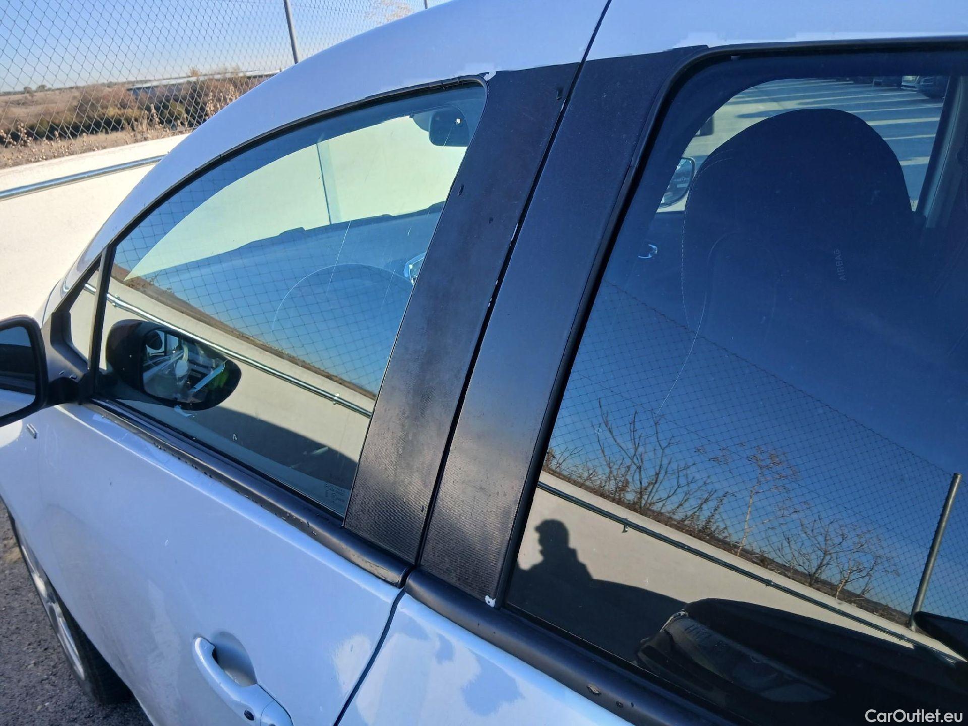  Renault  Zoe RENAULT  / 2013 / 5P / berlina con portón Limited 40 R110 -18 #26