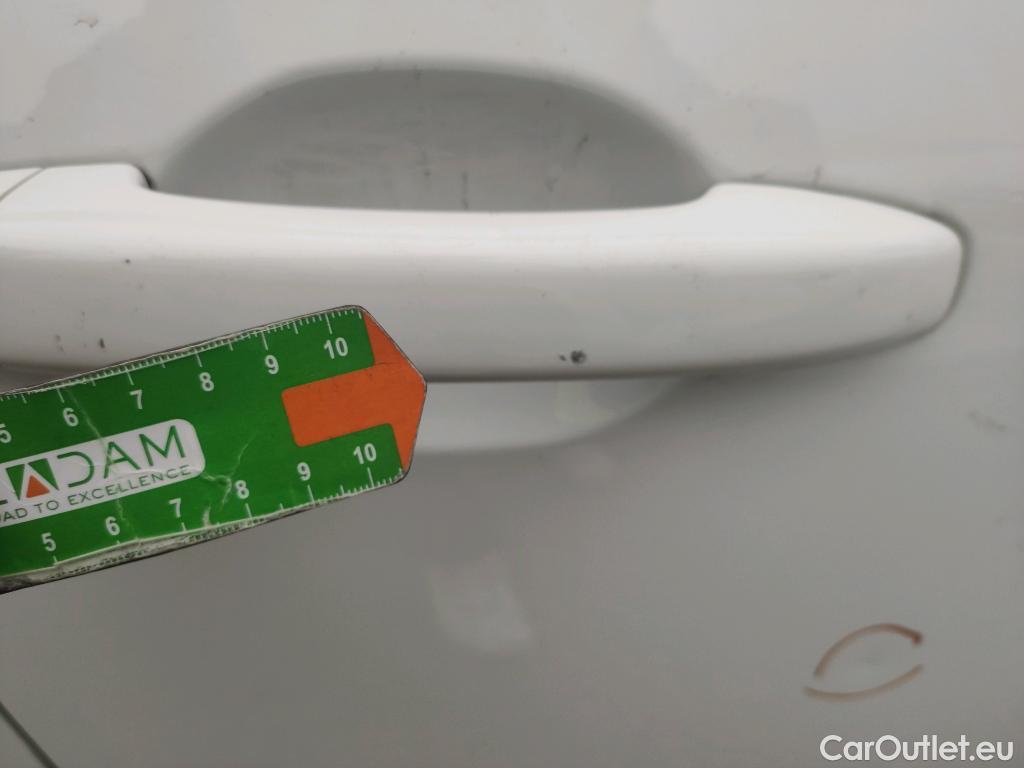  Renault  Clio RENAULT  / 2019 / 5P / berlina con portón Equilibre Blue dCi 74kW (100CV) #34