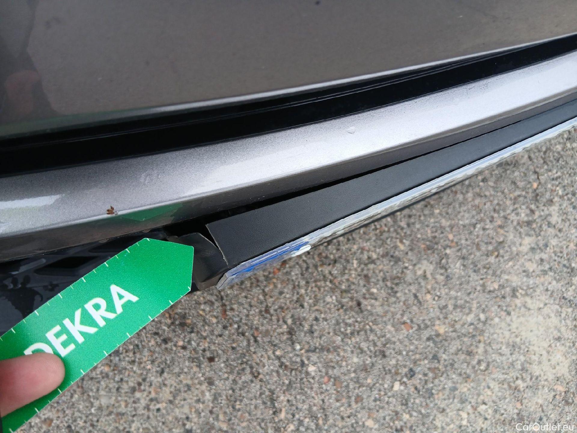  Toyota  C-HR TOYOTA  / 2016 / 5P / todoterreno 1.8 125H Advance (CX) #17