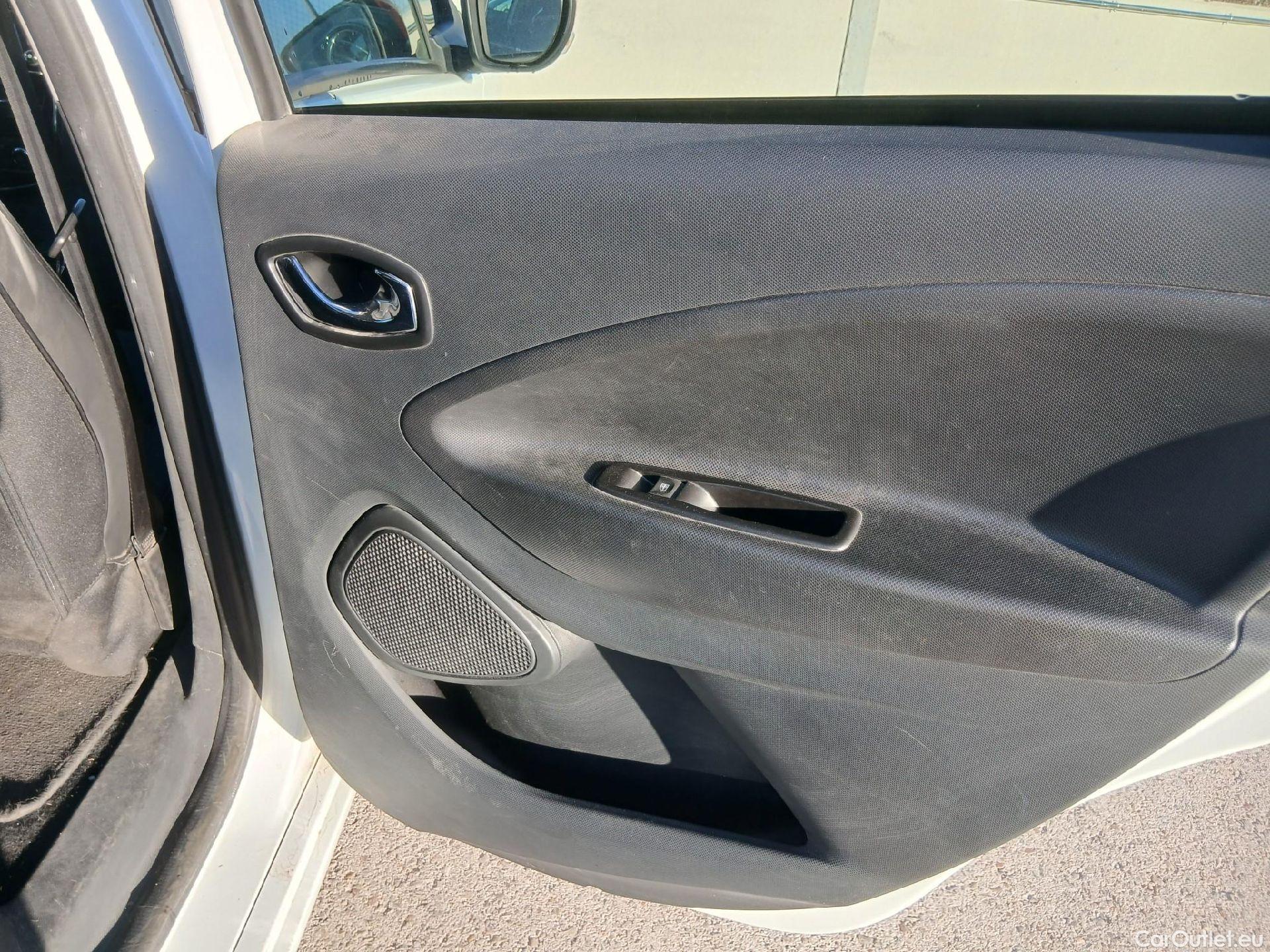  Renault  Zoe RENAULT  / 2013 / 5P / berlina con portón Limited 40 R110 -18 #17