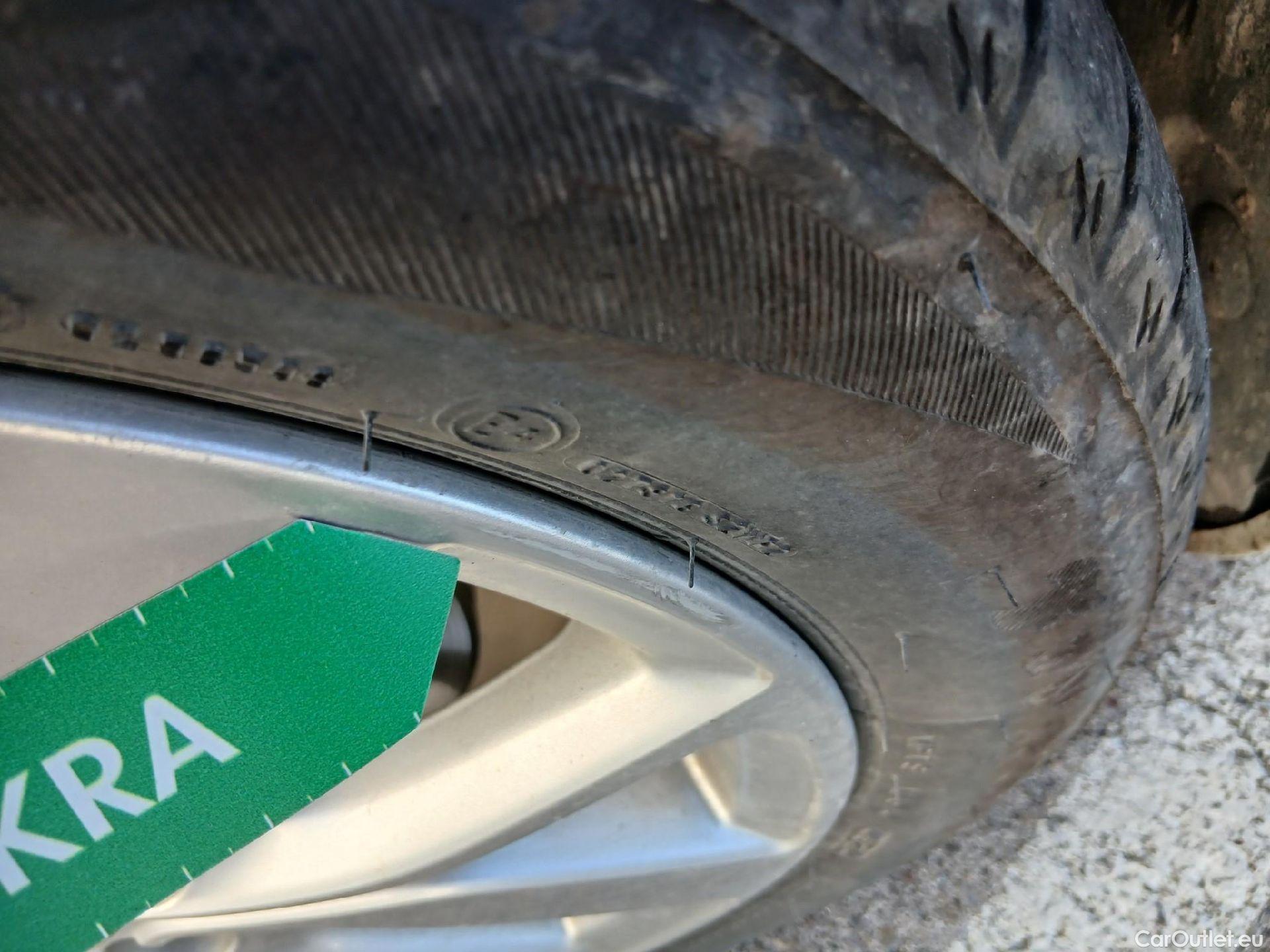  Renault  Zoe RENAULT  / 2013 / 5P / berlina con portón Limited 40 R110 -18 #2