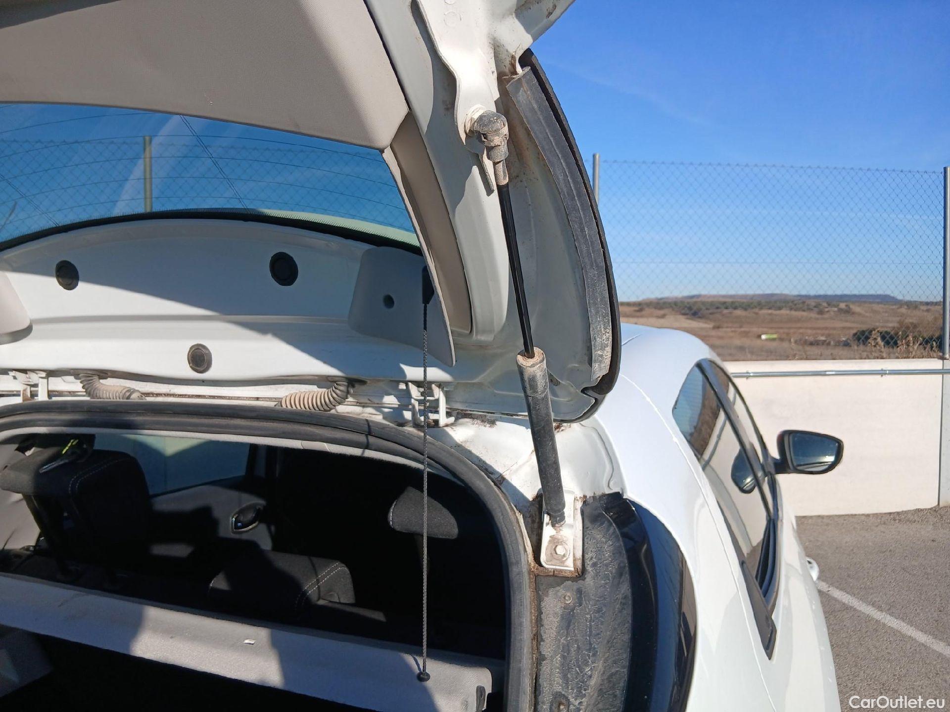  Renault  Zoe RENAULT  / 2013 / 5P / berlina con portón Limited 40 R110 -18 #13