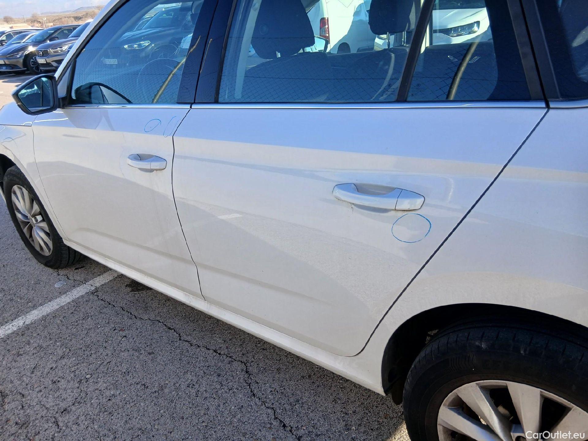  Skoda  KAMIQ SKODA  1.0 TSI 81kW (110CV) DSG Ambition (CX) #38