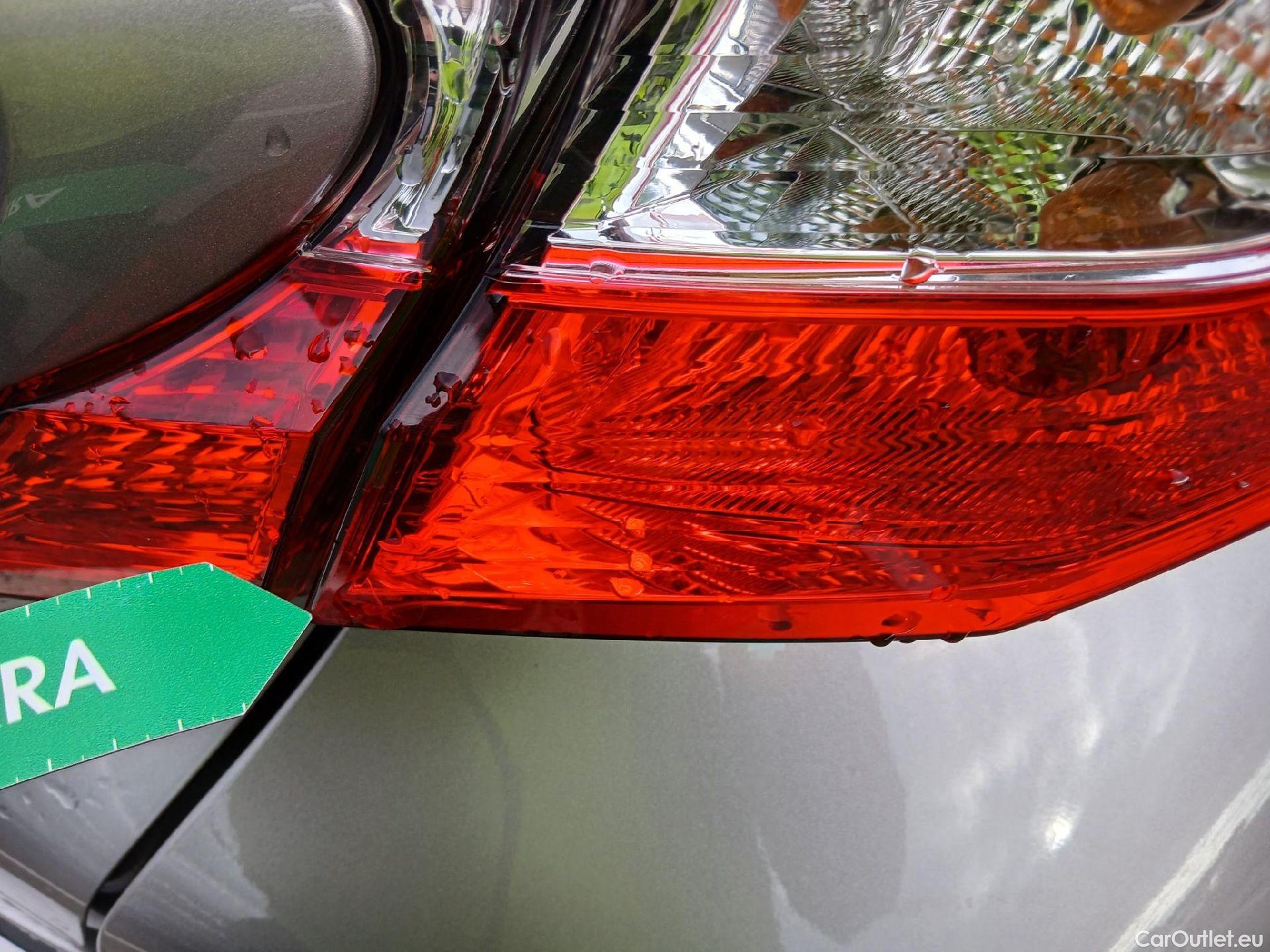  Toyota  C-HR TOYOTA  / 2016 / 5P / todoterreno 1.8 125H Advance (CX) #32