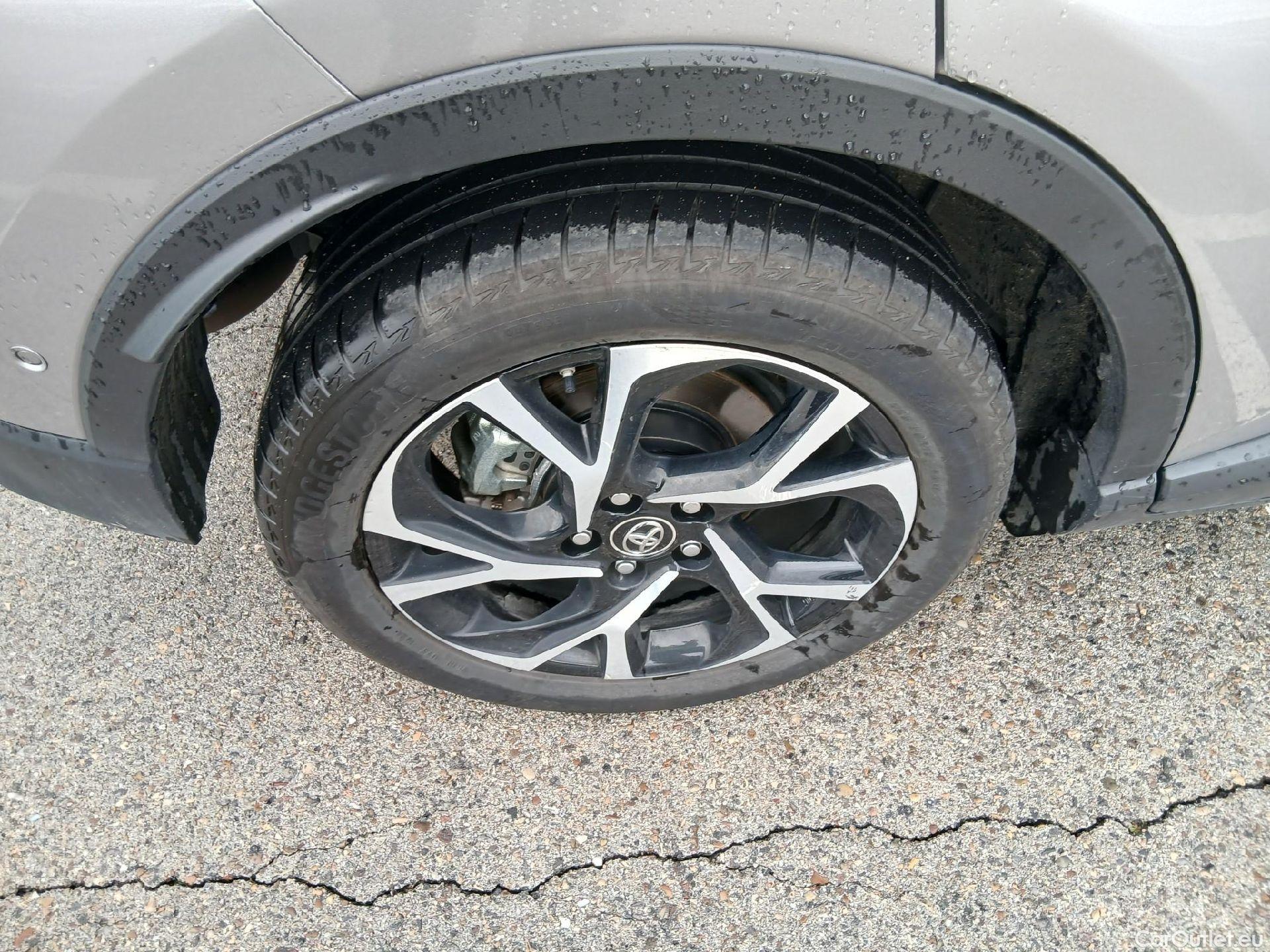  Toyota  C-HR TOYOTA  / 2016 / 5P / todoterreno 1.8 125H Advance (CX) #8