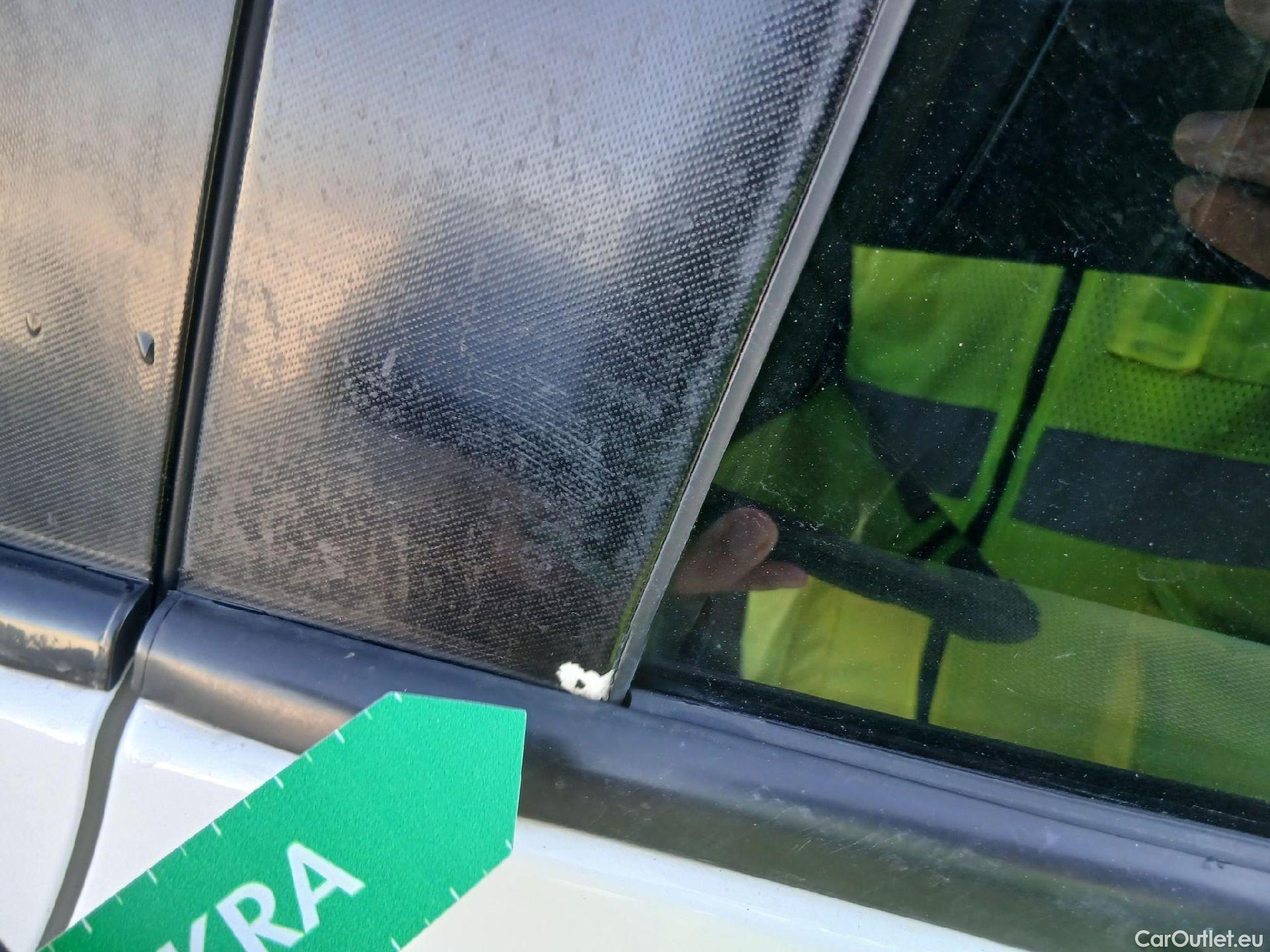  Renault  Zoe RENAULT  / 2013 / 5P / berlina con portón Limited 40 R110 -18 #27