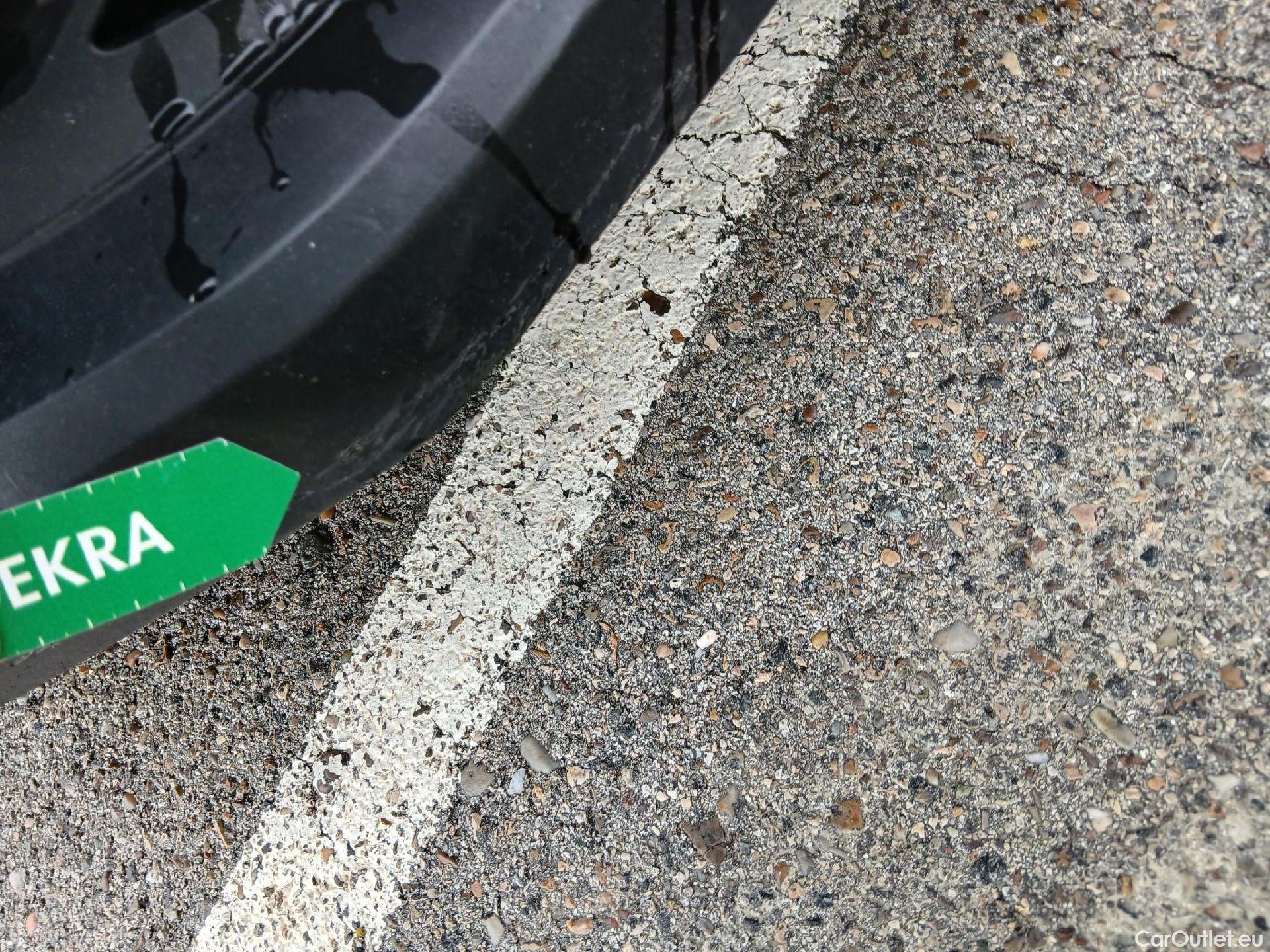  Toyota  C-HR TOYOTA  / 2016 / 5P / todoterreno 1.8 125H Advance (CX) #14