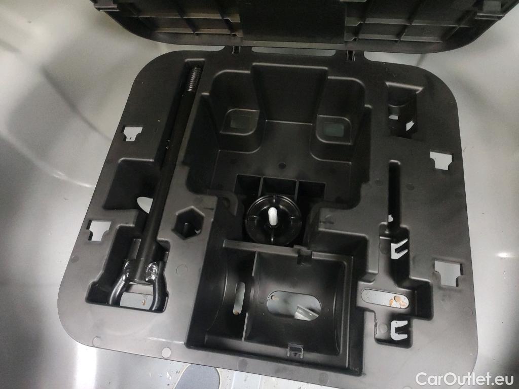  Renault  Clio RENAULT  / 2019 / 5P / berlina con portón Equilibre Blue dCi 74kW (100CV) #3