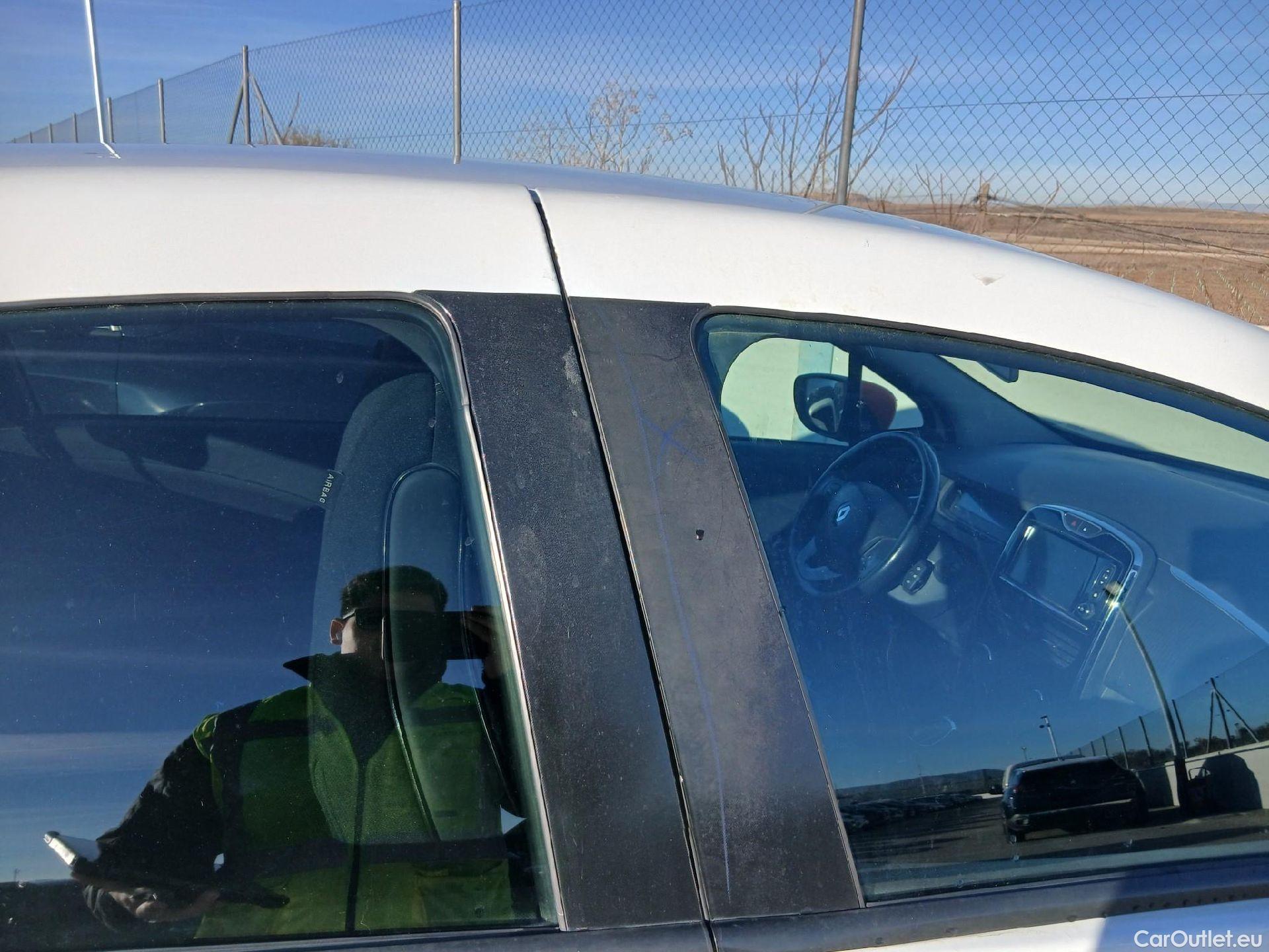  Renault  Zoe RENAULT  / 2013 / 5P / berlina con portón Limited 40 R110 -18 #35