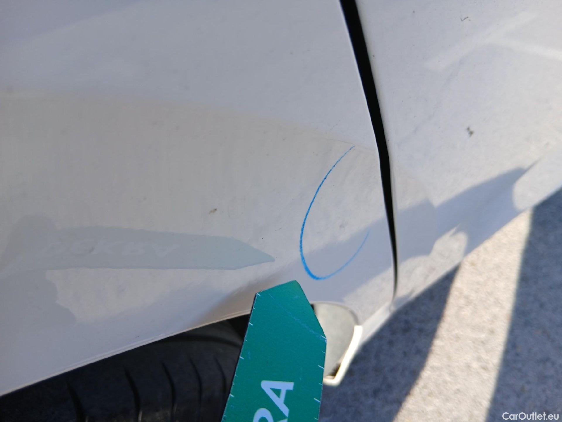  Skoda  KAMIQ SKODA  1.0 TSI 81kW (110CV) DSG Ambition (CX) #33