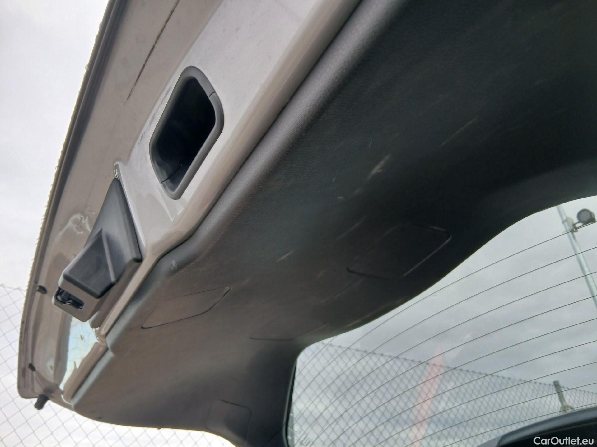  Toyota  C-HR TOYOTA  / 2016 / 5P / todoterreno 1.8 125H Advance (CX) #5