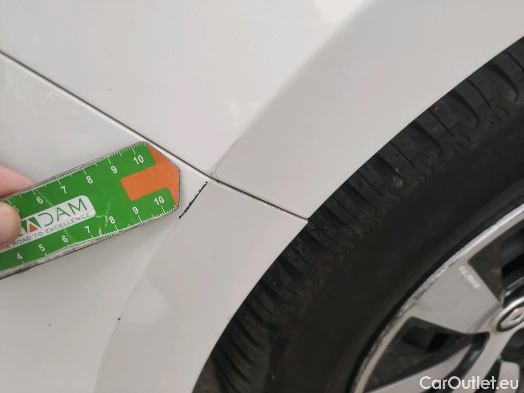  Renault  Clio RENAULT  / 2019 / 5P / berlina con portón Equilibre Blue dCi 74kW (100CV) #21