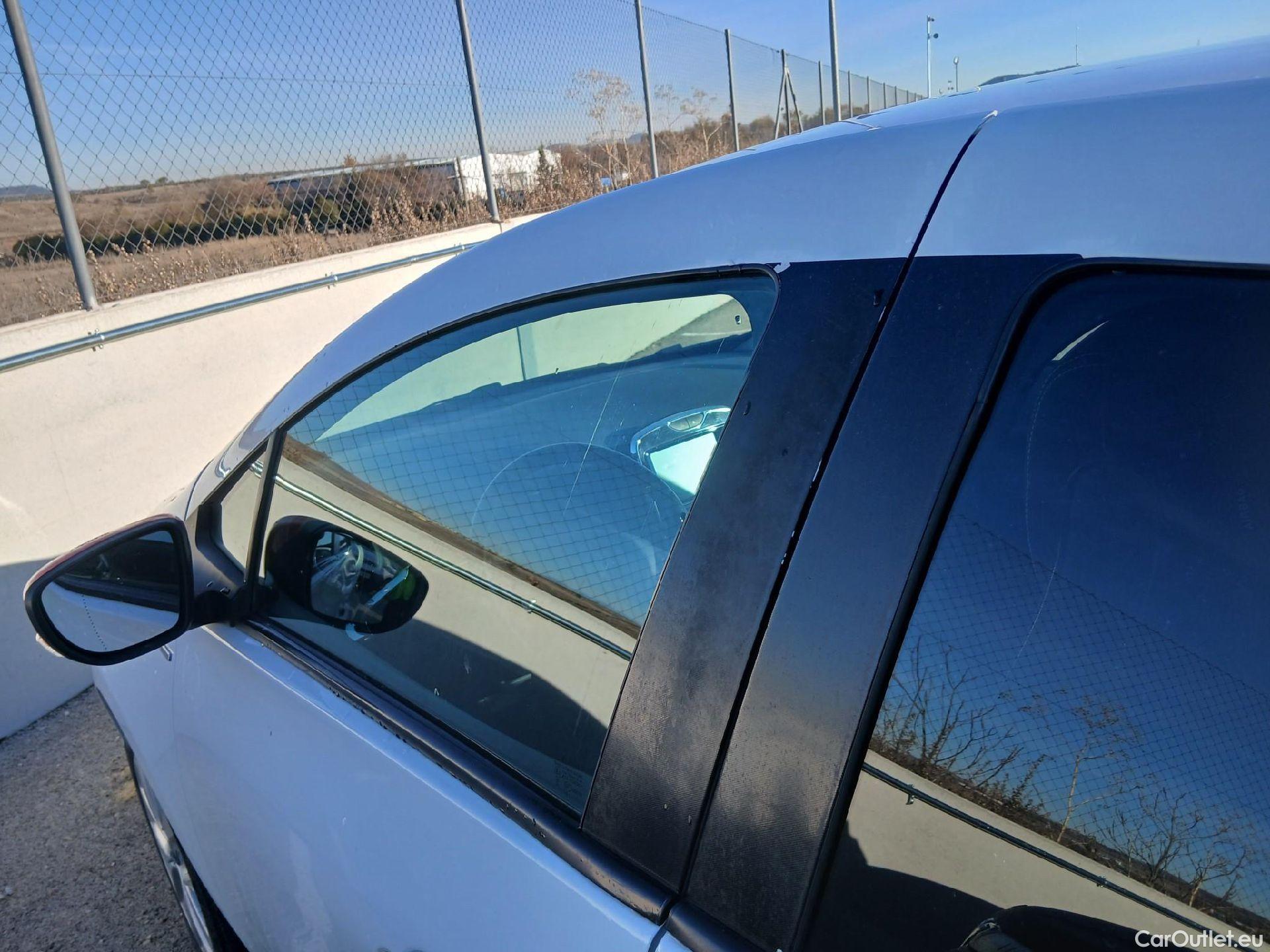  Renault  Zoe RENAULT  / 2013 / 5P / berlina con portón Limited 40 R110 -18 #24