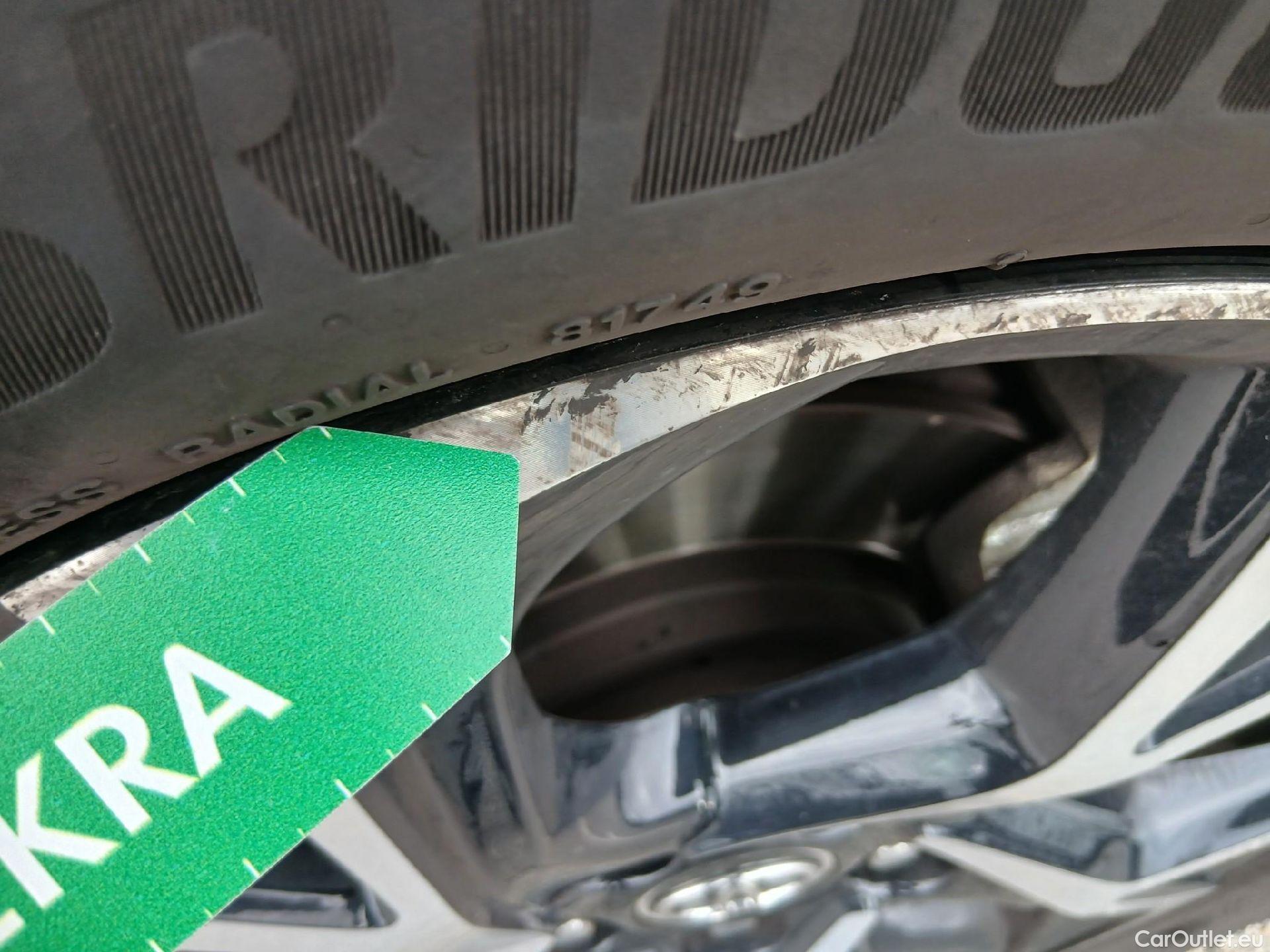  Toyota  C-HR TOYOTA  / 2016 / 5P / todoterreno 1.8 125H Advance (CX) #9