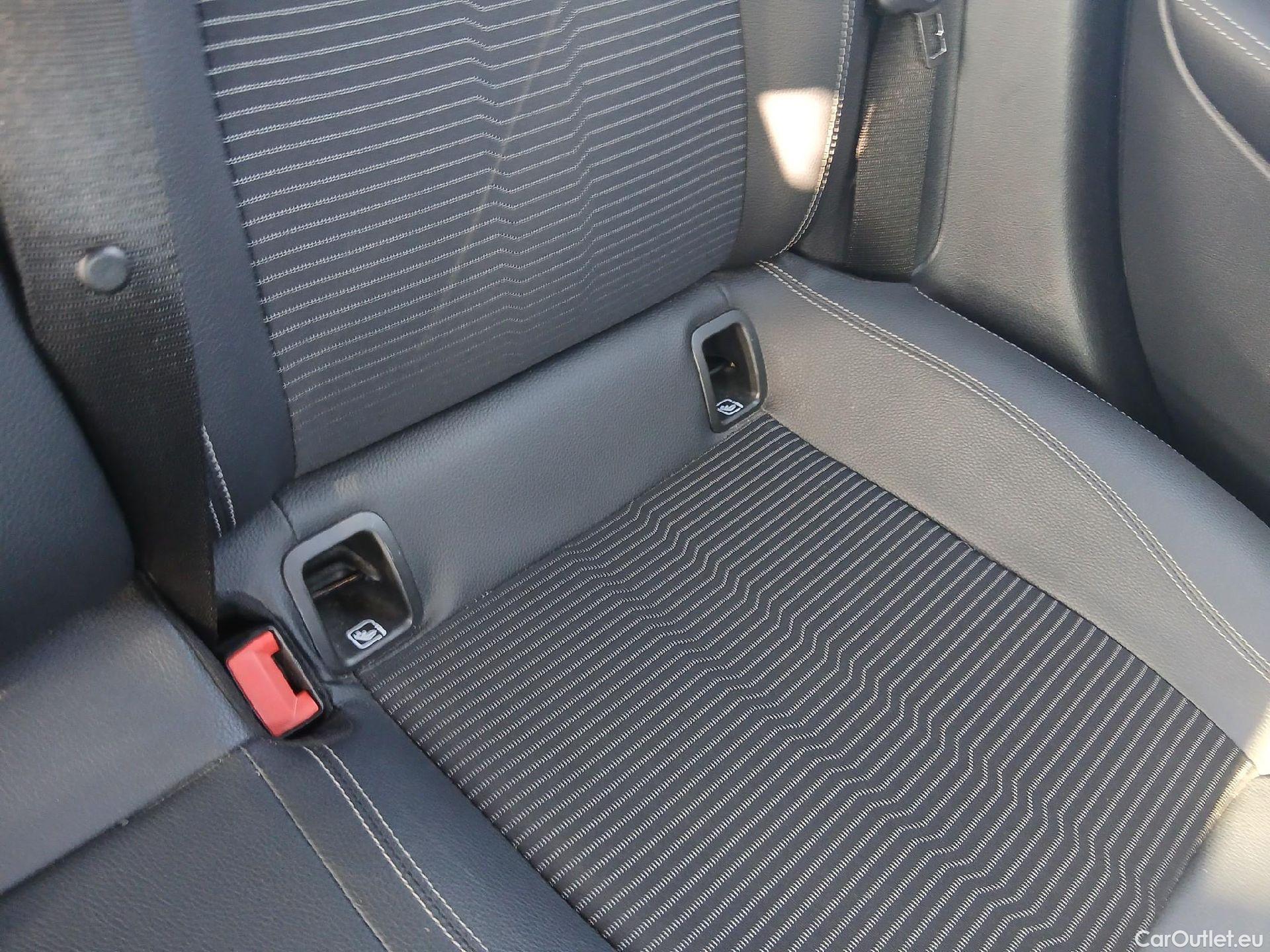  Mercedes  A-Klasse MERCEDES-BENZ Clase A / 2018 / 4P / sedán Sedán A 250 e #59