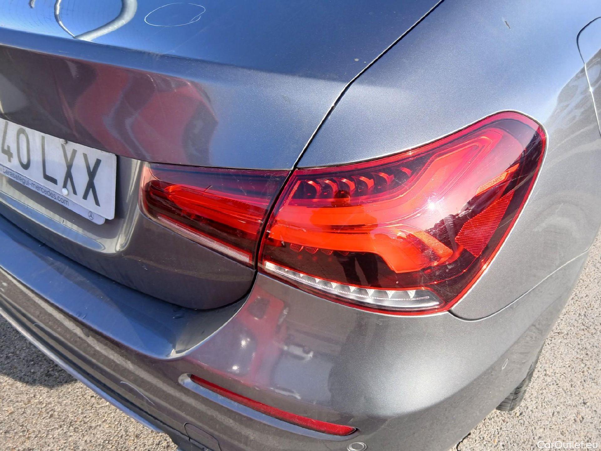  Mercedes  A-Klasse MERCEDES-BENZ Clase A / 2018 / 4P / sedán Sedán A 250 e #36