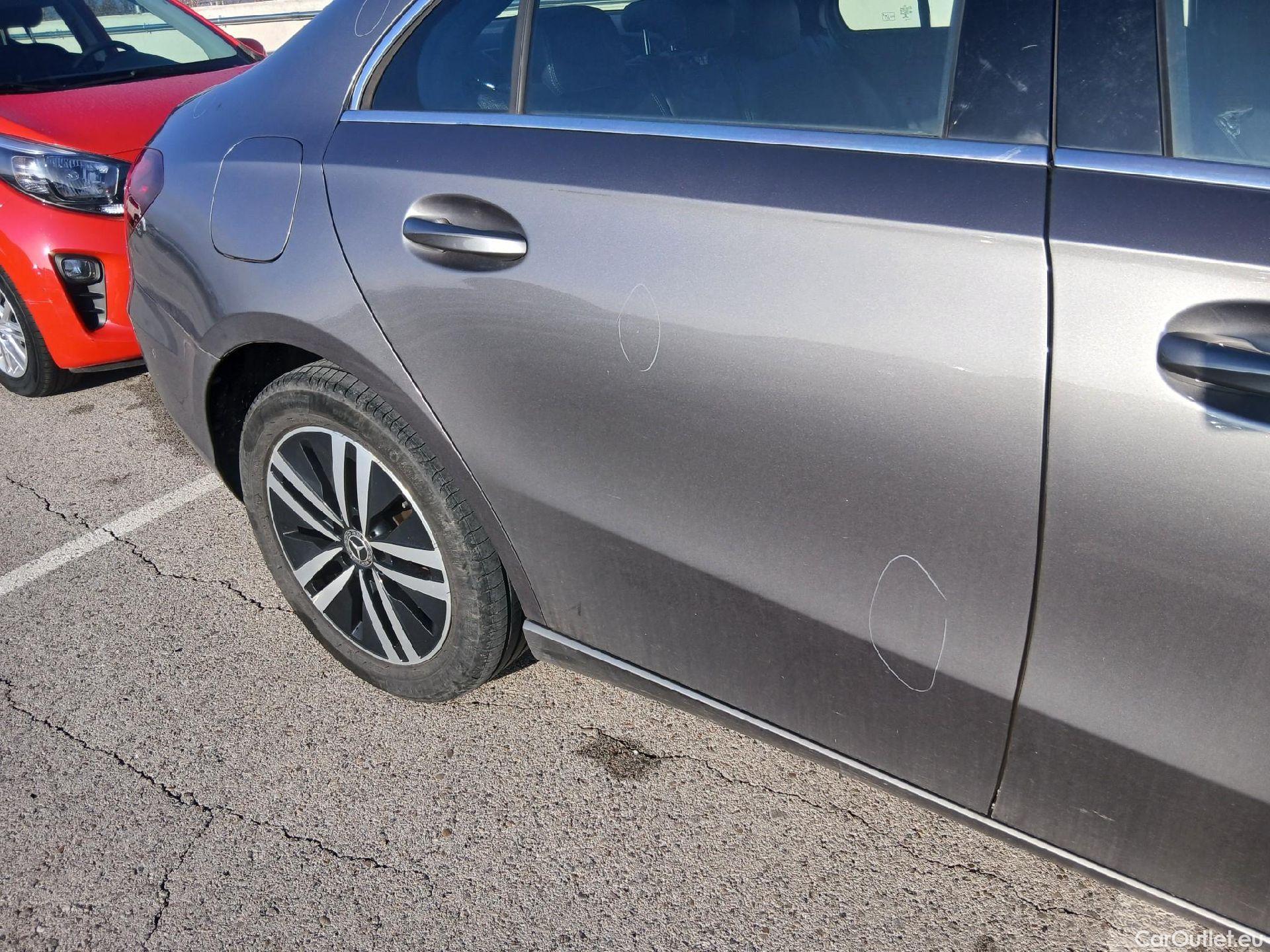  Mercedes  A-Klasse MERCEDES-BENZ Clase A / 2018 / 4P / sedán Sedán A 250 e #44