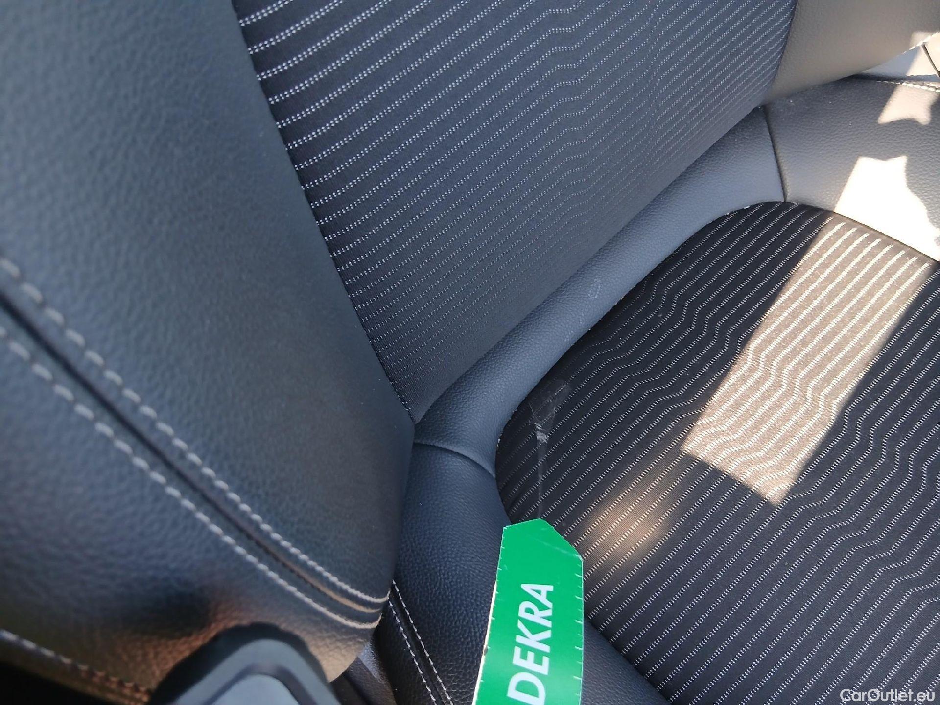  Mercedes  A-Klasse MERCEDES-BENZ Clase A / 2018 / 4P / sedán Sedán A 250 e #56