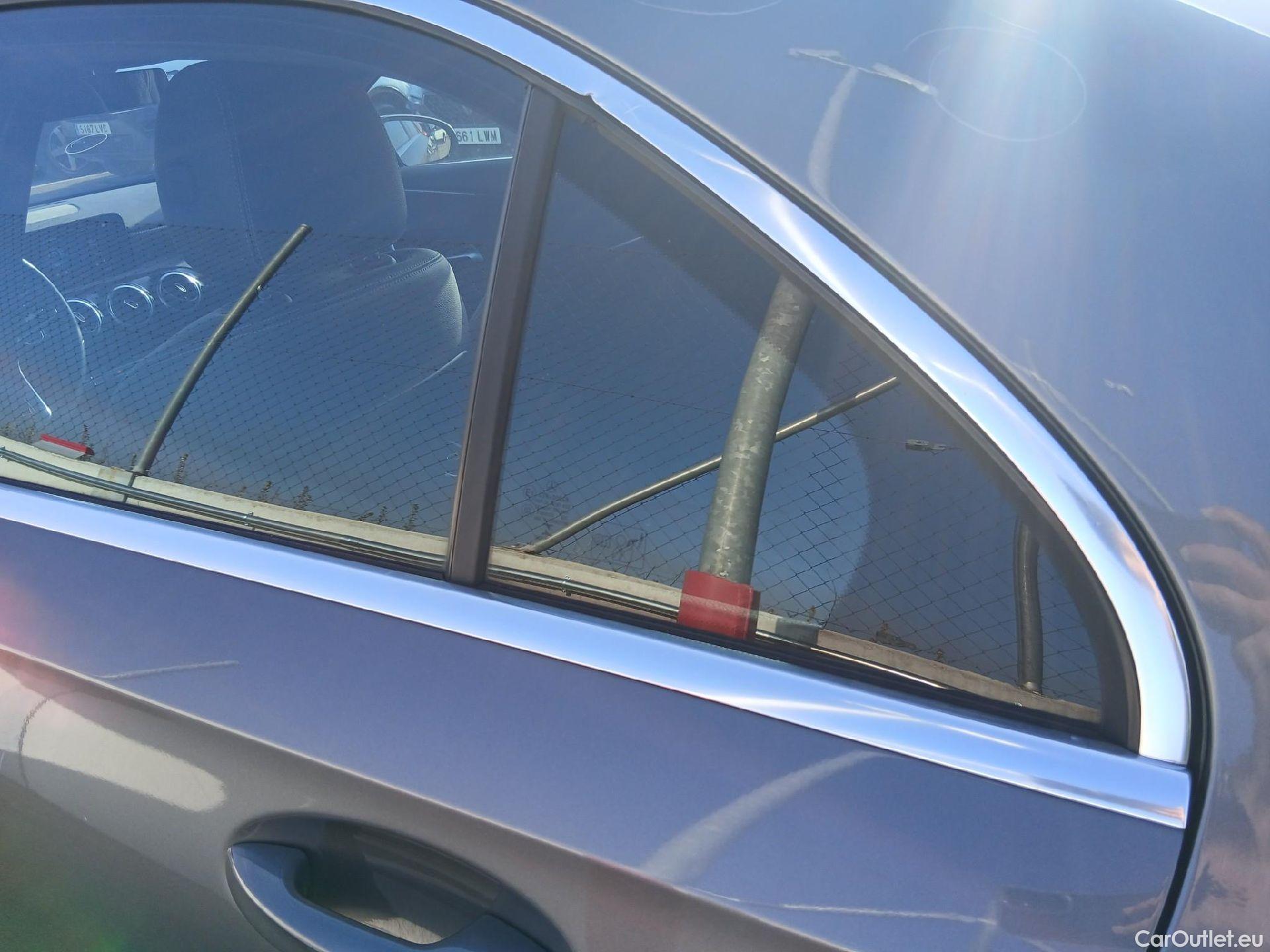  Mercedes  A-Klasse MERCEDES-BENZ Clase A / 2018 / 4P / sedán Sedán A 250 e #34