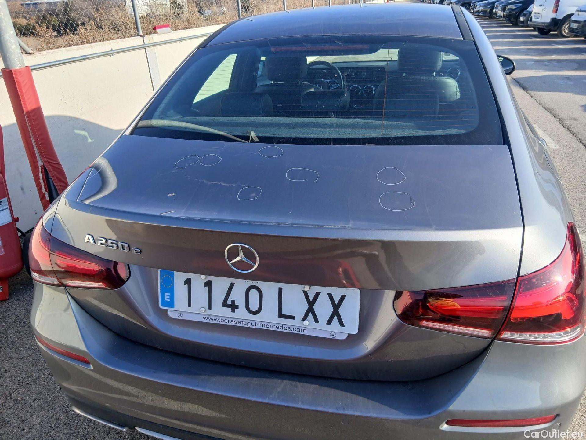  Mercedes  A-Klasse MERCEDES-BENZ Clase A / 2018 / 4P / sedán Sedán A 250 e #30