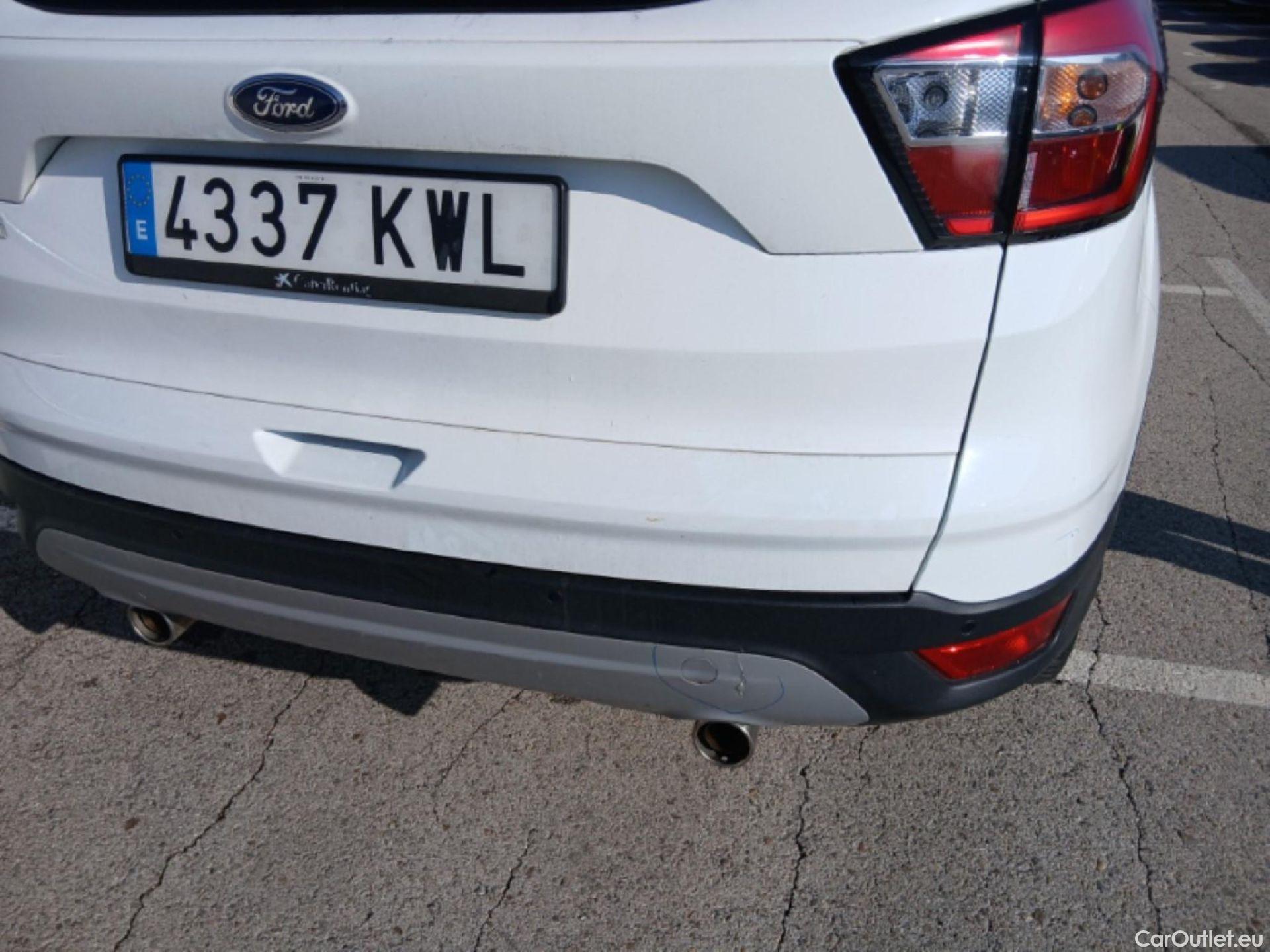  Ford  Kuga FORD  / 2016 / 5P / todoterreno 1.5 EcoBoost 88kW 4x2 Trend+ (CX) #14