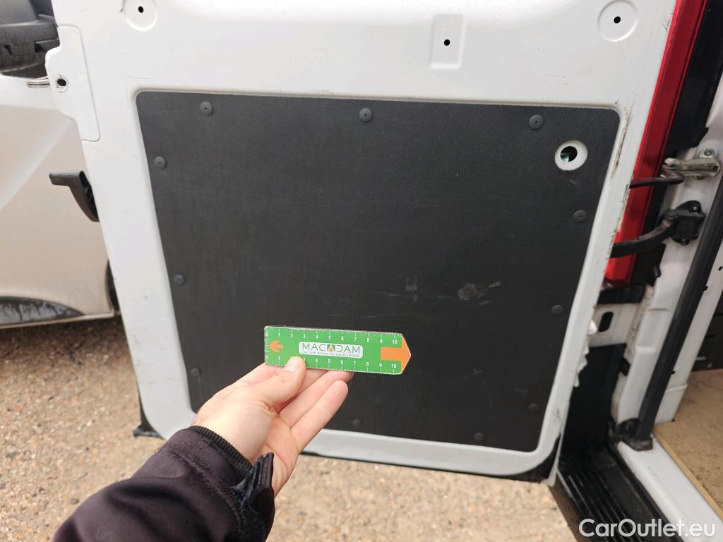  Peugeot  Boxer PEUGEOT  / 2014 / 4P / furgón 333 L2 H1 BHDI 103kW (140CV) S&S 6 V. M (AC) #39