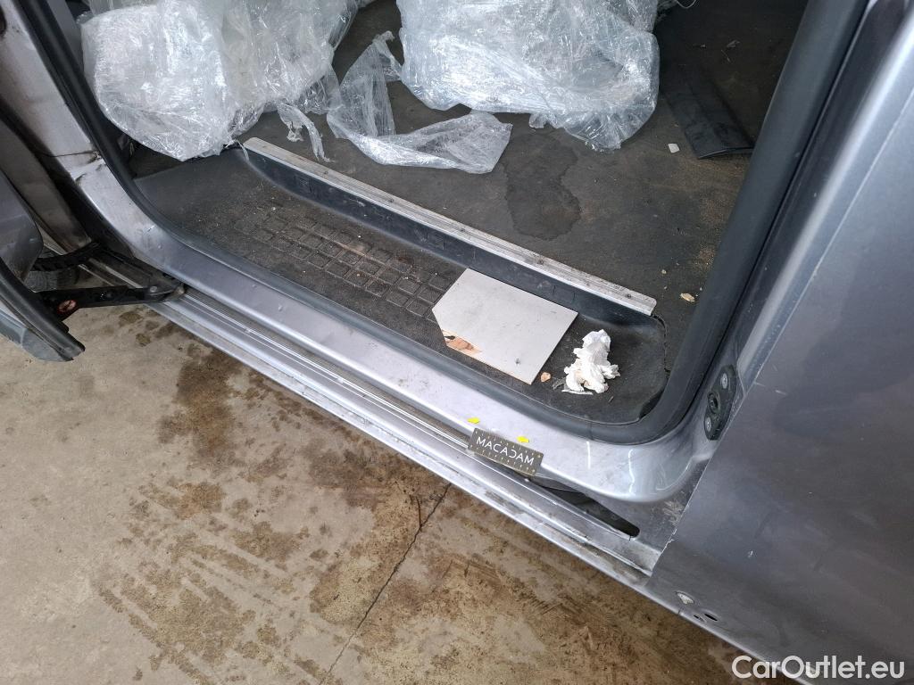  Peugeot  Expert  Fourgon Asphalt L3 2.0 HDi 120CV BVA8 E6d #32