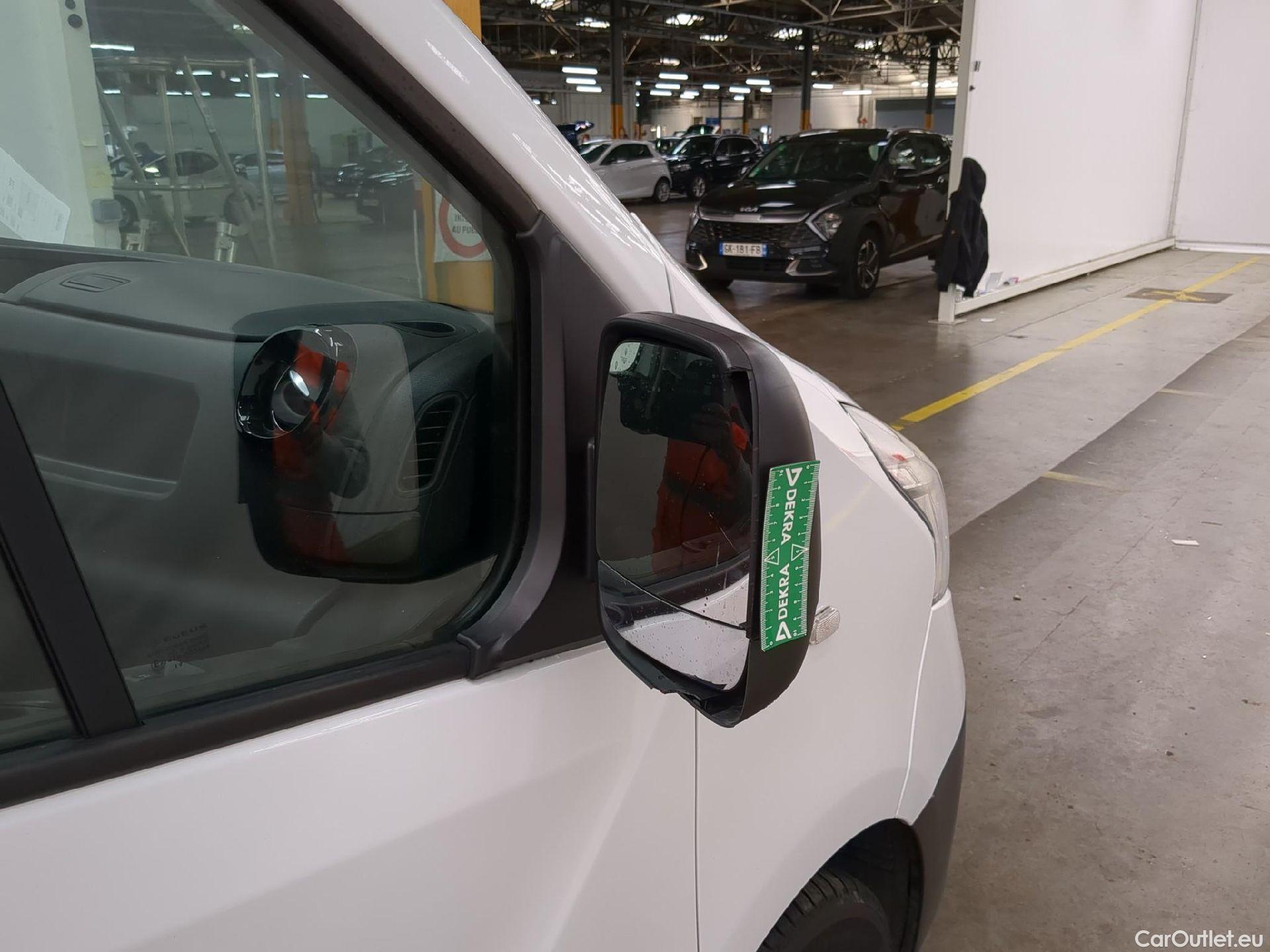  Renault  Trafic RENAULT  / 2019 / 4P / Fourgon tole FG GCF L1H1 1200 Energy dCi 145 BVA #16