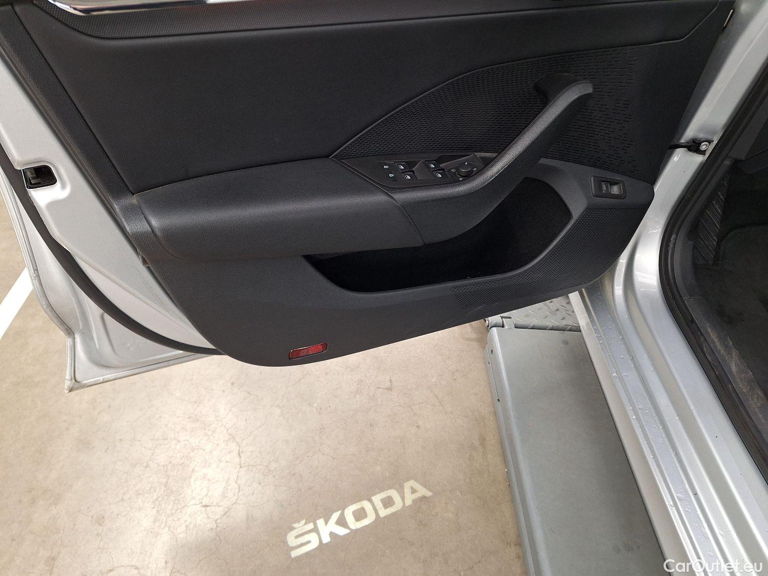  Skoda  Octavia Skoda,  Combi '20, Skoda  Combi 2.0 CRTDI 110kW DSG7 Style 5d #49