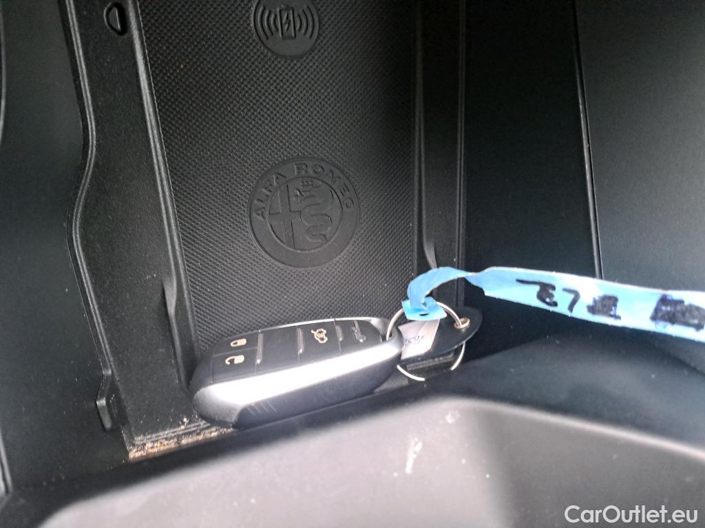  Alfa Romeo  TONALE Alfa Romeo  / 2022 / 5P / todoterreno 1.5 MHEV GASOLINA 130 CV SPRINT FWD #2