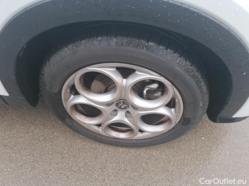  Alfa Romeo  TONALE Alfa Romeo  / 2022 / 5P / todoterreno 1.5 MHEV GASOLINA 130 CV SPRINT FWD #9