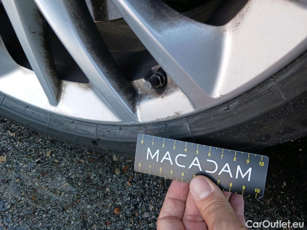  Bmw  Serie 1 BMW  / 2019 / 5P / berlina con portón 118i #10