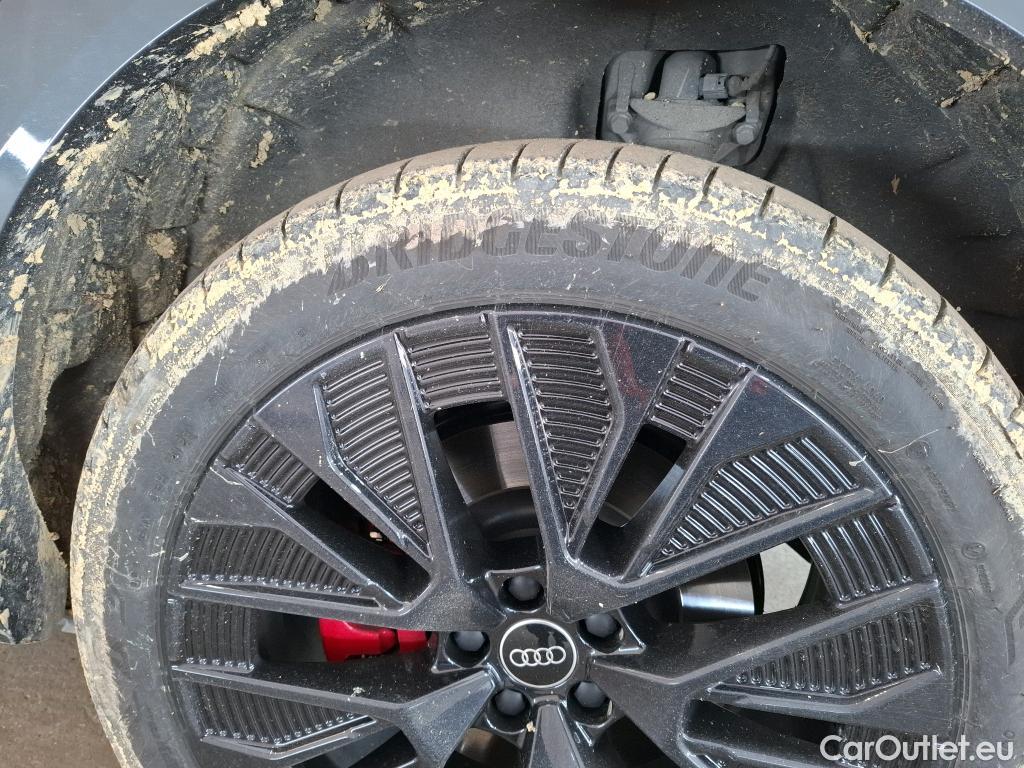  Audi  Q8 AUDI  Sportback e-tron / 2022 / 5P / SUV 55 Quattro Avus #5