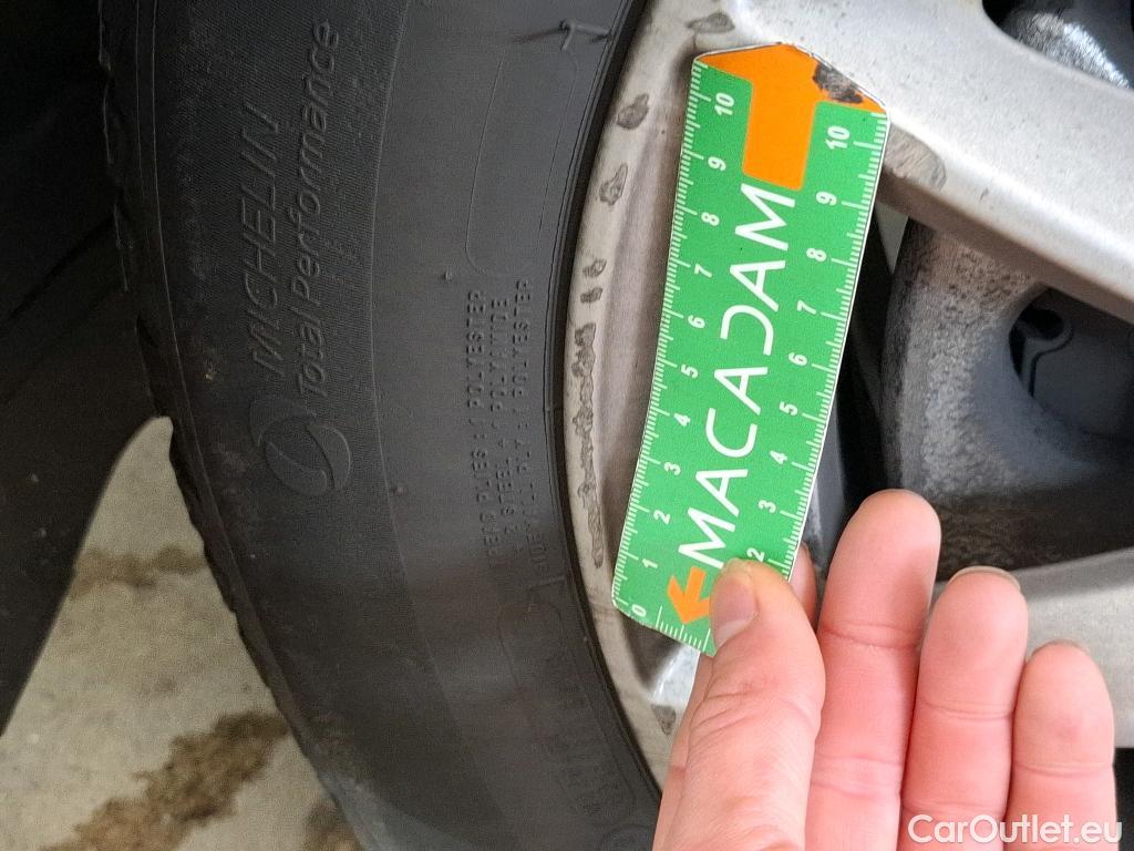  Bmw  Serie 2 BMW  Gran Tourer / 2018 / 5P / monospace 216d Business Design DKG7 #17