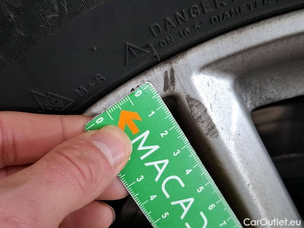  Bmw  Serie 2 BMW  Gran Tourer / 2018 / 5P / monospace 216d Business Design DKG7 #24