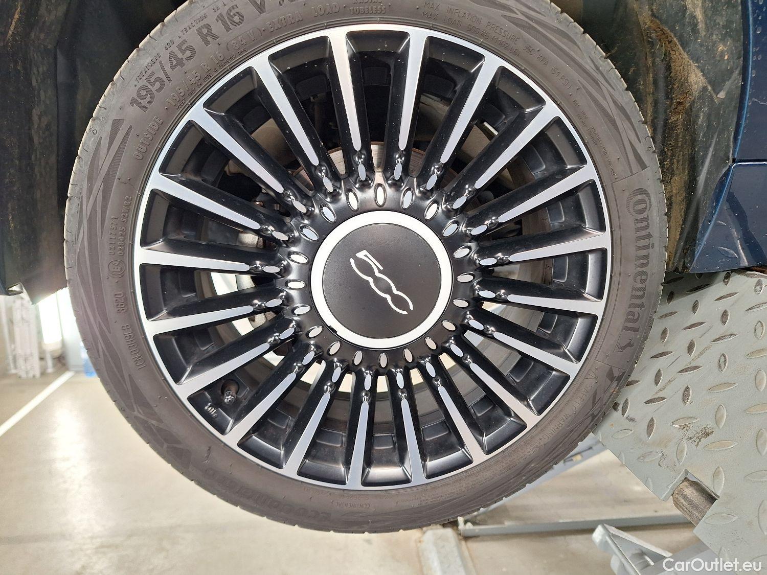  Fiat  500 Fiat, C '15, Fiat C 1.0 Hybrid 70 Launch Edition 2d #10