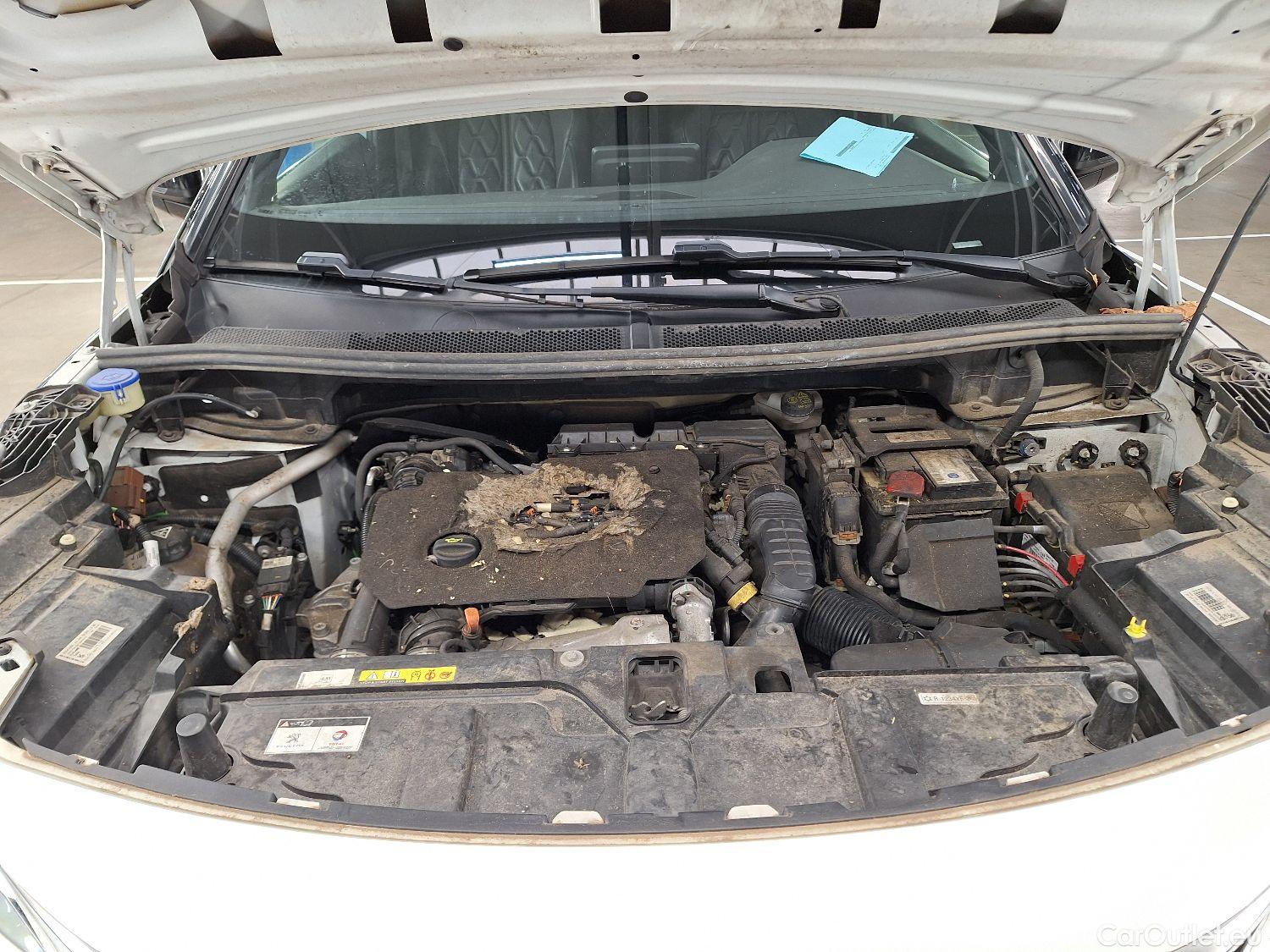  Peugeot  5008 Peugeot,  '16, Peugeot  1.5 BlueHDi 96kW S&S EAT8 GT Line 5d 7pl #38