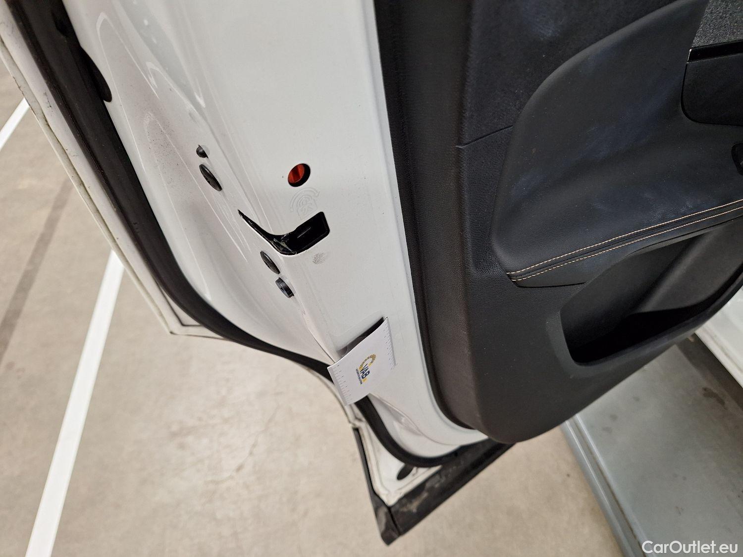  Peugeot  5008 Peugeot,  '16, Peugeot  1.5 BlueHDi 96kW S&S EAT8 GT Line 5d 7pl #29