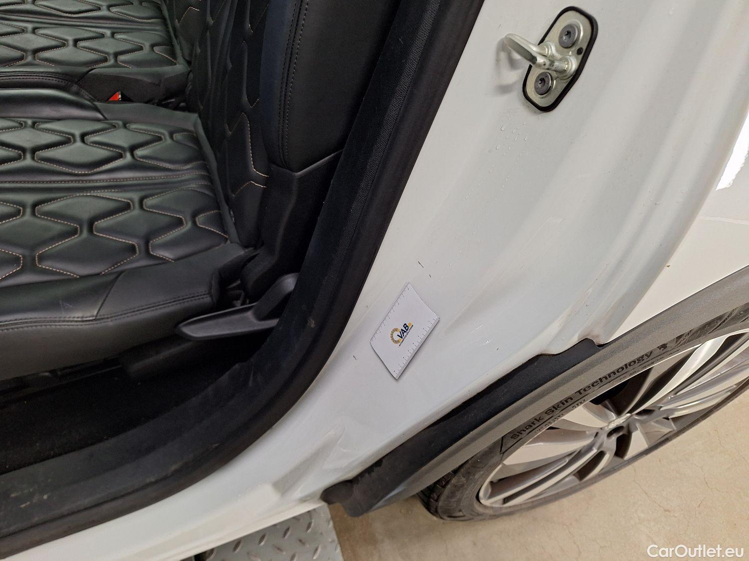  Peugeot  5008 Peugeot,  '16, Peugeot  1.5 BlueHDi 96kW S&S EAT8 GT Line 5d 7pl #32