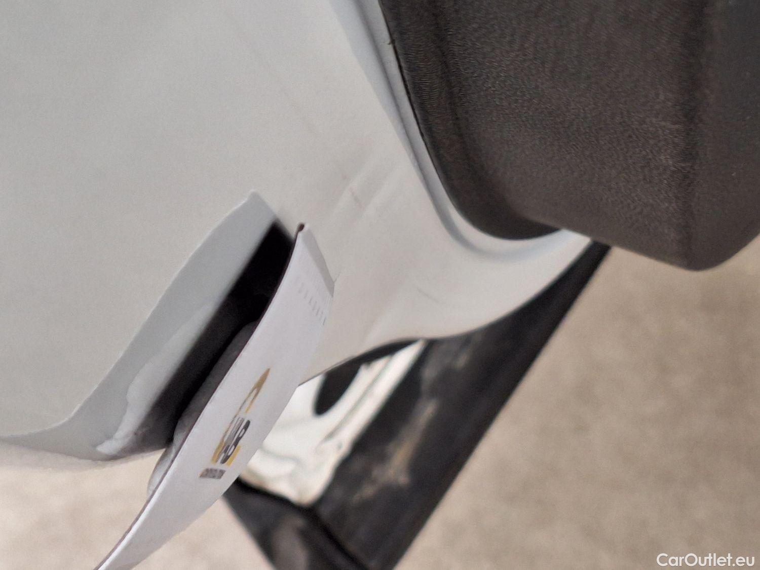  Peugeot  5008 Peugeot,  '16, Peugeot  1.5 BlueHDi 96kW S&S EAT8 GT Line 5d 7pl #31