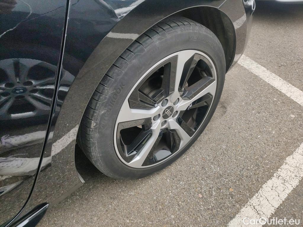  Audi  A1 Sportback AUDI A1 / 2018 / 5P / berlina con portón Sportback Adrenalin 30 TFSI 81kW (110CV)(SP) #3