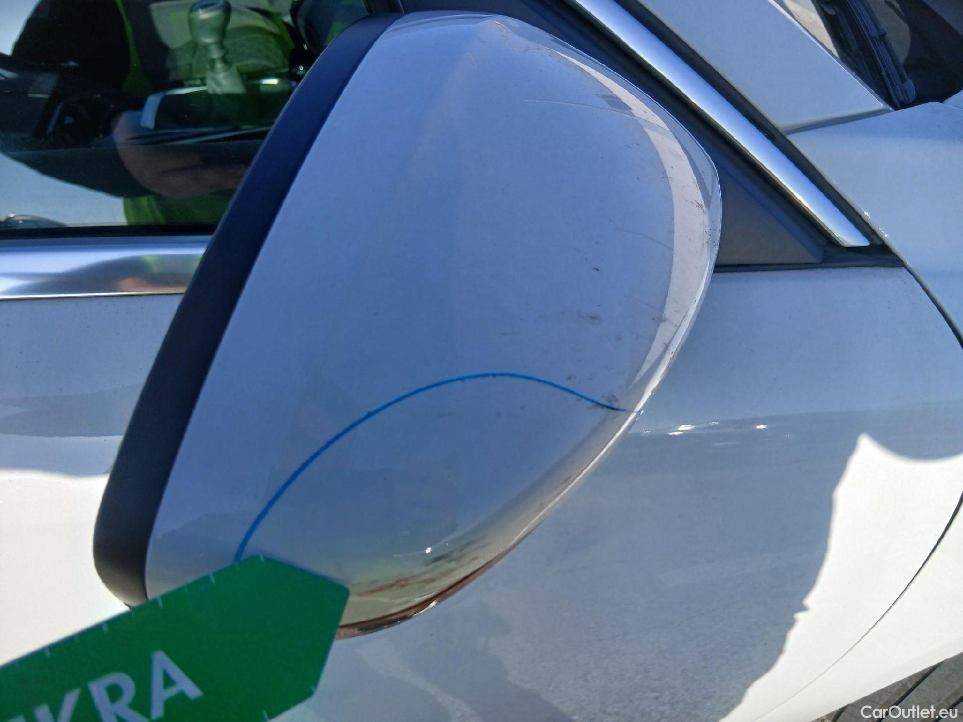  Peugeot  508 PEUGEOT  / 2018 / 5P / berlina con portón 5P Business Line BlueHDi 96kW S&S 6vel #42