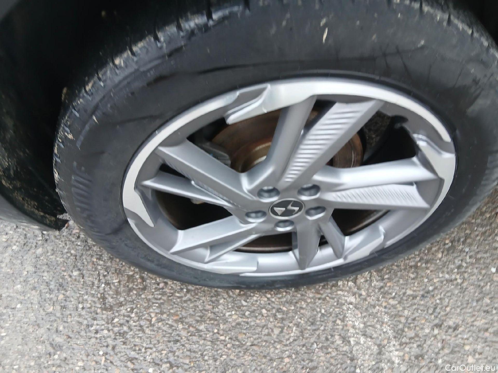  DS  DS7 DS DS 7 Crossback / 2017 / 5P / todoterreno BlueHDi DE 96kW (130CV) Auto.BE CHIC #4