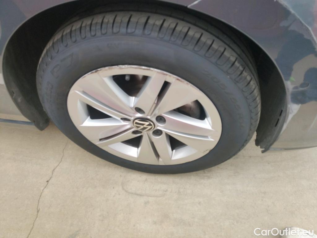  Volkswagen  Golf  VOLKSWAGEN / 2020 / 5P / berlina con portón Life 1.5 TSI 96kW (130CV) #3