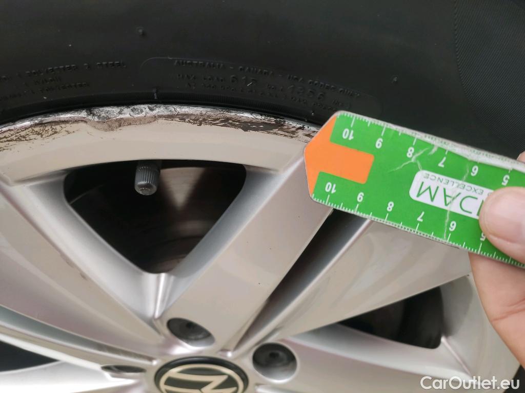  Volkswagen  Golf  VOLKSWAGEN / 2020 / 5P / berlina con portón Life 1.5 TSI 96kW (130CV) #4