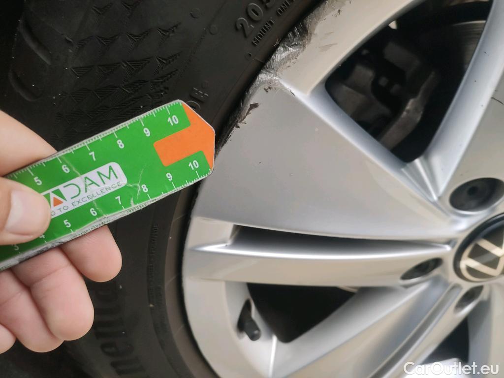  Volkswagen  Golf  VOLKSWAGEN / 2020 / 5P / berlina con portón Life 1.5 TSI 96kW (130CV) #2