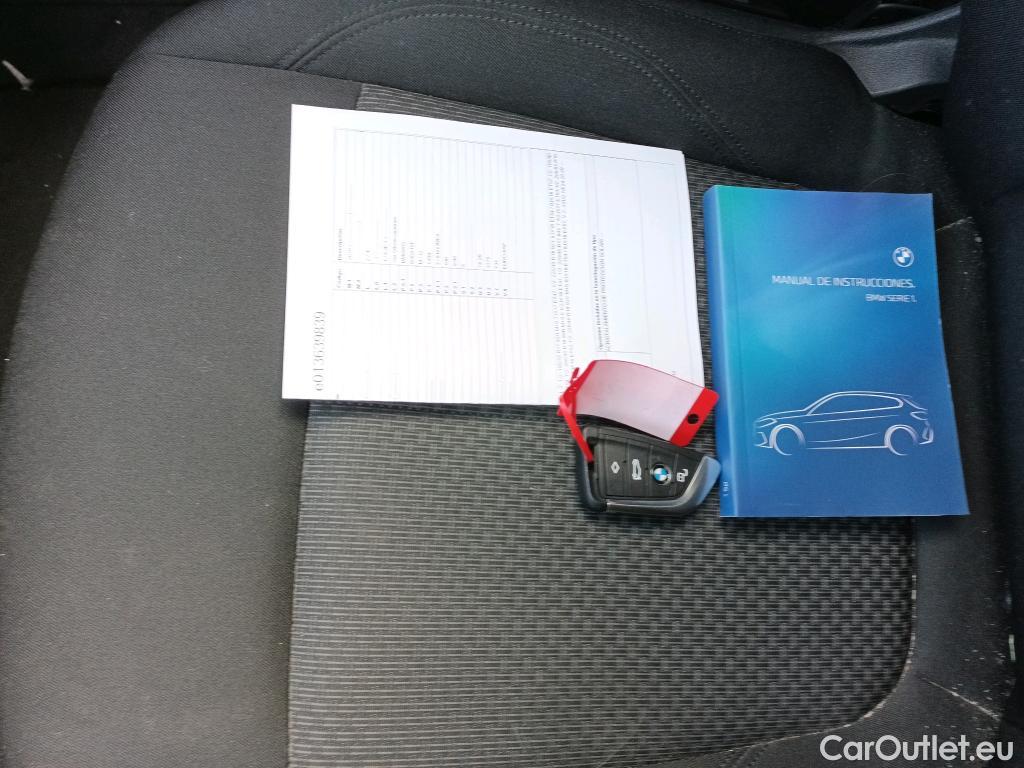  Bmw  Serie 1 BMW  / 2019 / 5P / berlina con portón 118i Corporate Auto. (AC2) #13